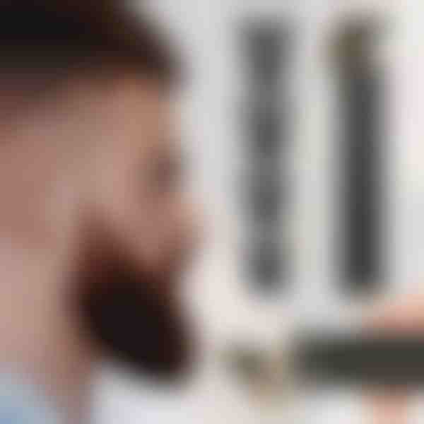 Aparador elétrico com lâmina em T - contornos definidos da barba e da linha do cabelo | GRITSY