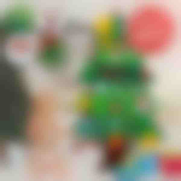 Árvore de Natal de feltro com enfeites | FELTPINETREE